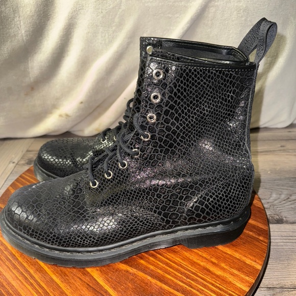 Dr. Martens 1460W Hi Shine Snake Combat Boots in Black - Women’s Size 11 - Picture 4 of 10